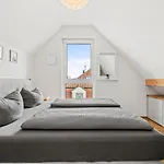 Seezeit Maisonette In Direkter Seenaehe * فريدريشسهافن