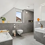 Seezeit Maisonette In Direkter Seenaehe فريدريشسهافن